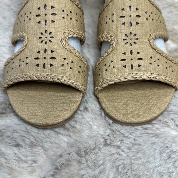 Easy Street | Thelma Wedge Sandal in Beige Linen | Size 6 - Picture 9 of 15